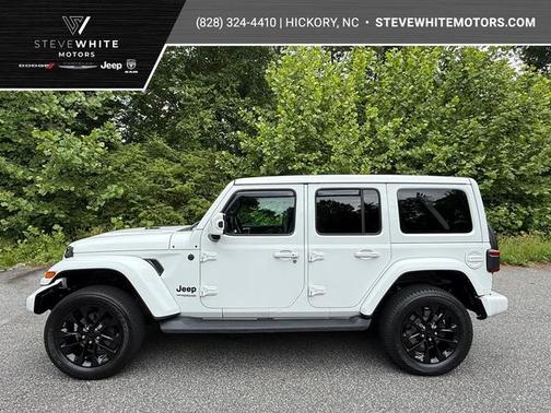 Bright White Clearcoat 2021 Jeep Wrangler Unlimited Sahara Altitude