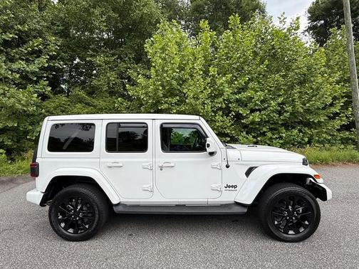 Bright White Clearcoat 2021 Jeep Wrangler Unlimited Sahara Altitude