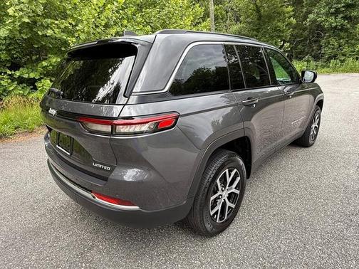 Metallic 2024 Jeep Grand Cherokee Limited
