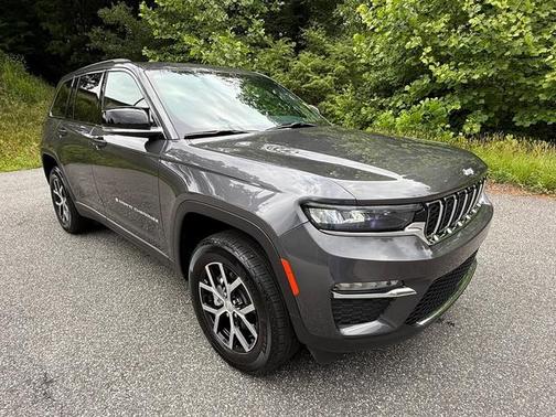 Metallic 2024 Jeep Grand Cherokee Limited