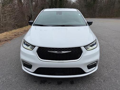 2026 Chrysler Pacifica Select AWD