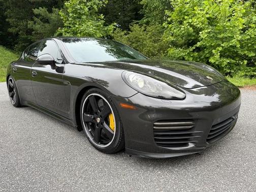 2015 Porsche Panamera GTS