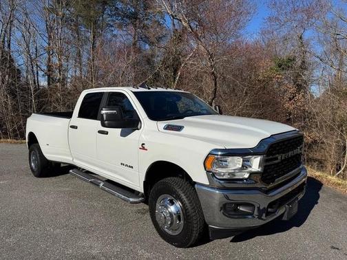 Bright White Clearcoat 2024 RAM 3500 Big Horn