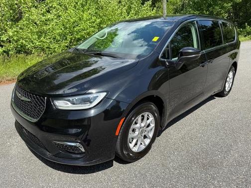 2023 Chrysler Pacifica Touring-L