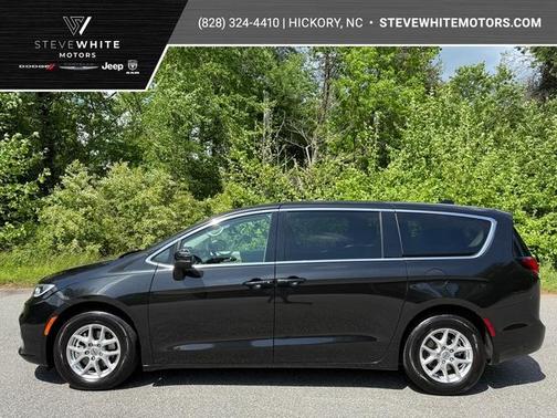 2023 Chrysler Pacifica Touring-L