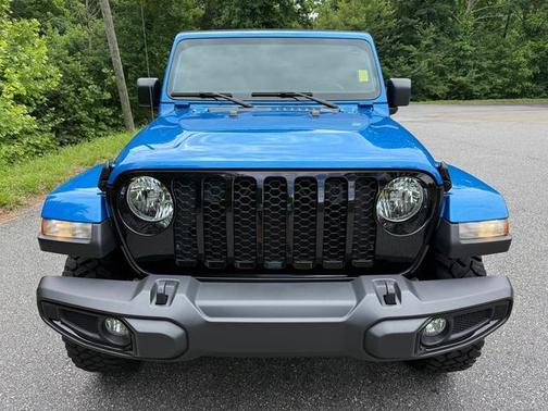 2022 Jeep Gladiator Sport
