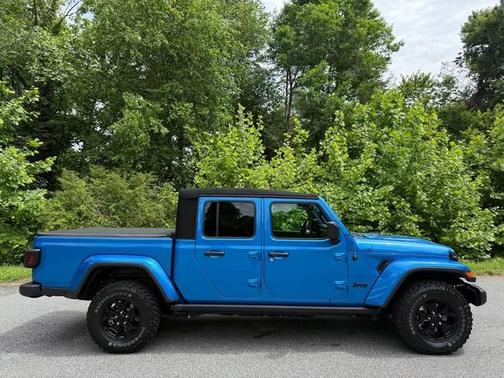 2022 Jeep Gladiator Sport