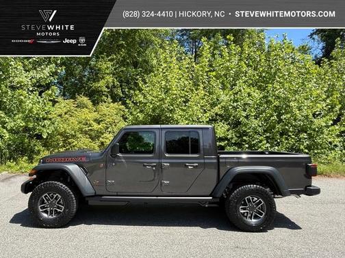 Granite Crystal Clearcoat Metallic 2026 Jeep Gladiator Mojave