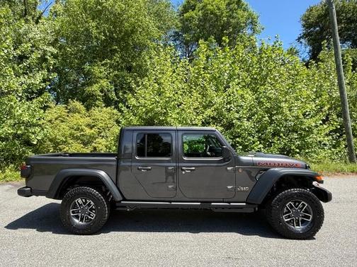 Granite Crystal Clearcoat Metallic 2026 Jeep Gladiator Mojave