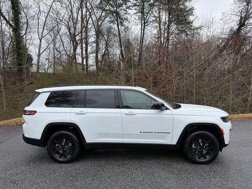 Bright White Clearcoat 2026 Jeep Grand Cherokee L Laredo