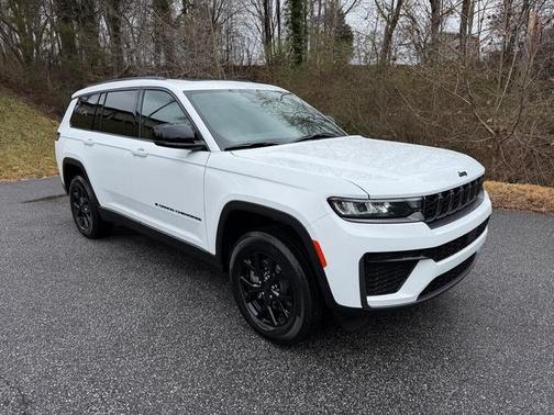 Bright White Clearcoat 2026 Jeep Grand Cherokee L Laredo