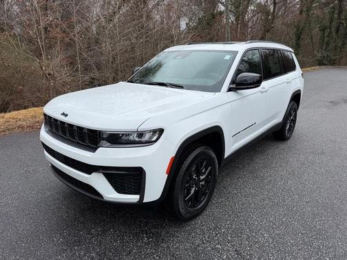 Bright White Clearcoat 2026 Jeep Grand Cherokee L Laredo