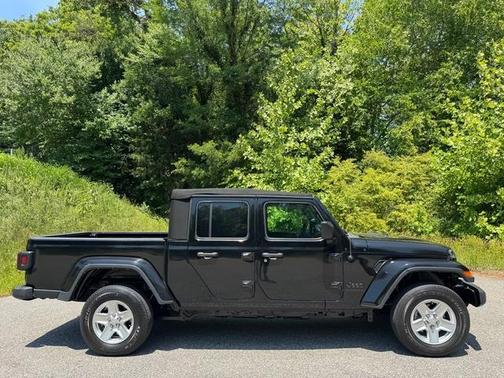 Black Clearcoat 2023 Jeep Gladiator Sport