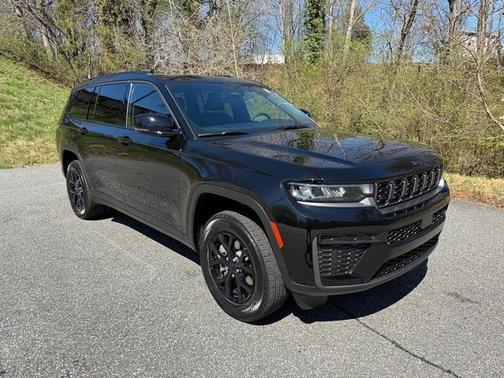 Diamond Black 2026 Jeep Grand Cherokee L Laredo
