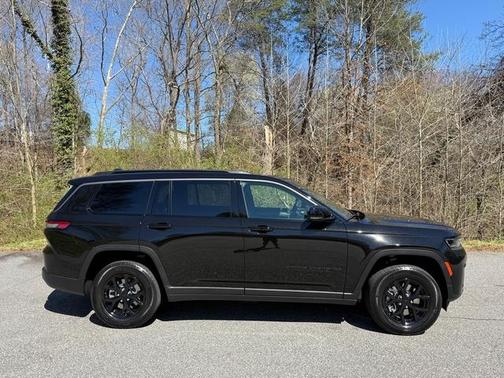 Diamond Black 2026 Jeep Grand Cherokee L Laredo