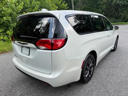 2020 Chrysler Pacifica Touring