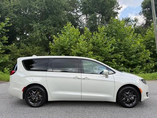 2020 Chrysler Pacifica Touring