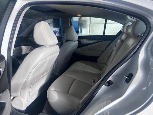 2022 INFINITI Q50 LUXE