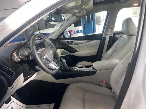 2022 INFINITI Q50 LUXE