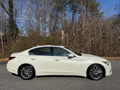 2022 INFINITI Q50 LUXE