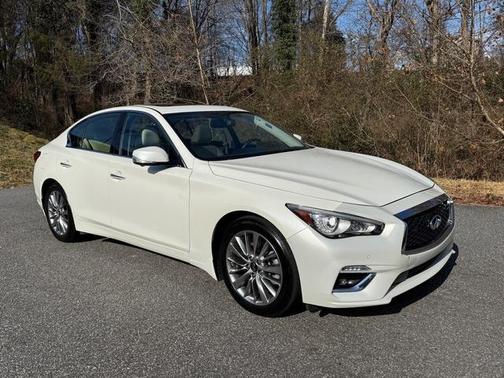 2022 INFINITI Q50 LUXE