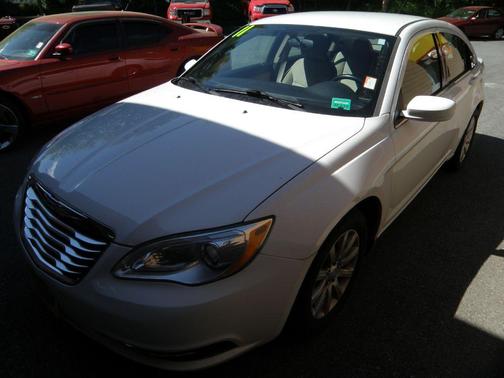 Photo 2 of 7 of 2011 Chrysler 200 Touring