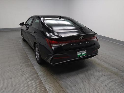 Abyss Black 2025 Hyundai ELANTRA SE