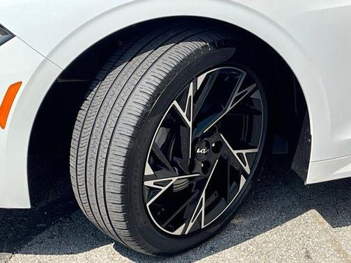 Snow White Pearl 2025 Kia K5 GT-Line