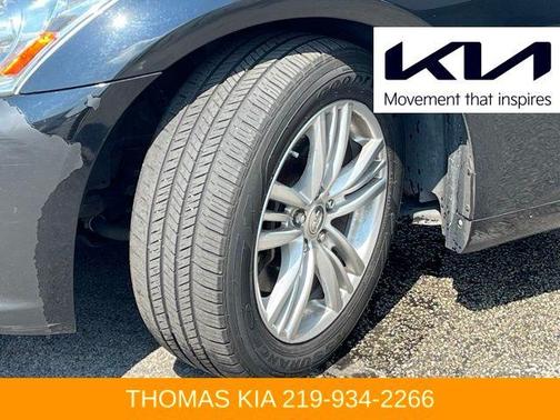 2015 INFINITI Q40 Base