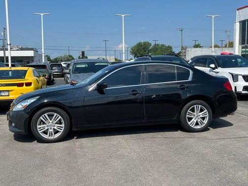 2015 INFINITI Q40 Base