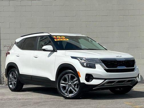 Snow White Pearl 2023 Kia Seltos S