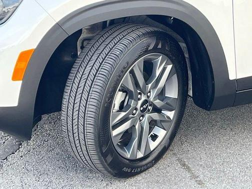Snow White Pearl 2023 Kia Seltos S