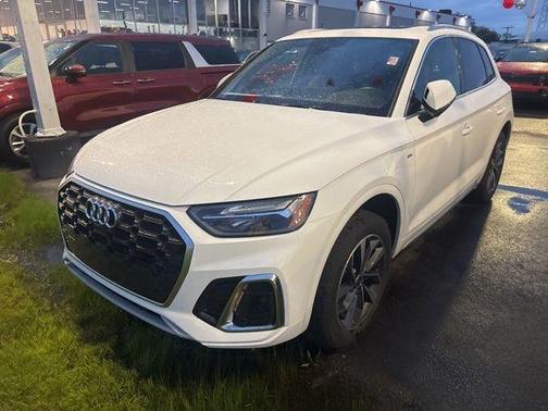 Arkona White 2024 Audi Q5 45 S line quattro Premium