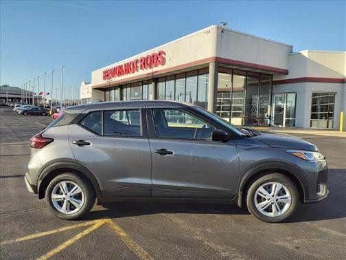 2025 Nissan Kicks S