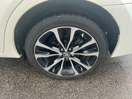 Super White 2018 Toyota Corolla XSE