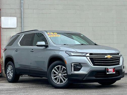 Sterling Gray Metallic 2023 Chevrolet Traverse LT Cloth