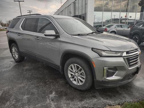 Sterling Gray Metallic 2023 Chevrolet Traverse LT Cloth