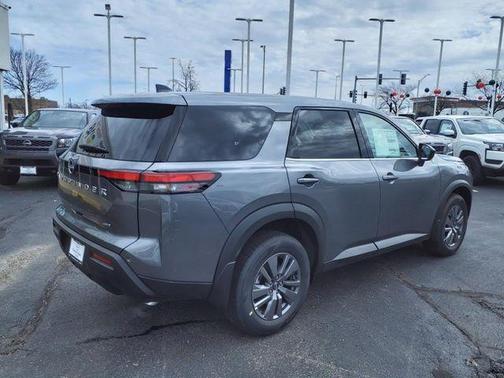 2025 Nissan Pathfinder S
