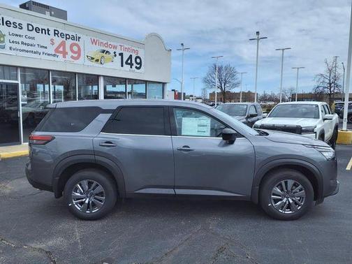 2025 Nissan Pathfinder S