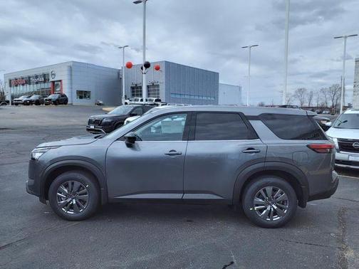 2025 Nissan Pathfinder S