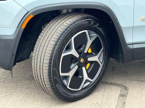 2023 Rivian R1S Adventure Quad Motor Large Pack