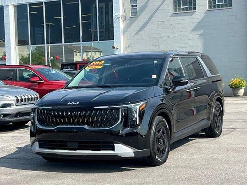 Aurora Black Pearl 2025 Kia Carnival LXS