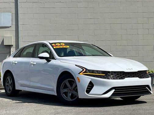 Glacial White Pearl 2023 Kia K5 LXS