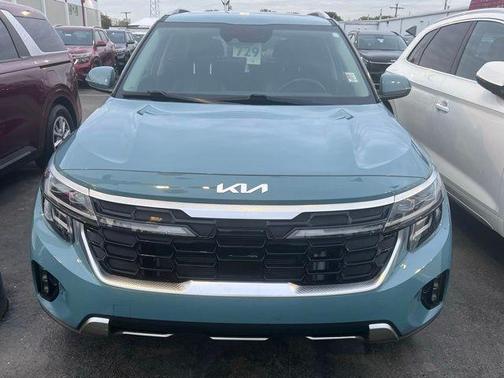 Blue 2024 Kia Seltos SX