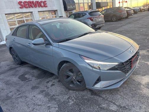 2022 Hyundai ELANTRA SEL
