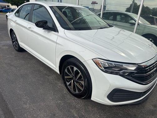 Pure White 2023 Volkswagen Jetta 1.5T S
