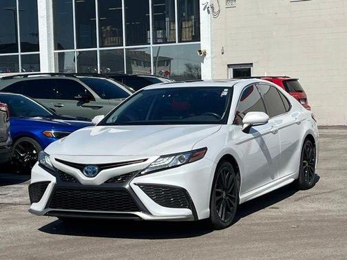 Wind Chill Pearl 2023 Toyota Camry Hybrid XSE