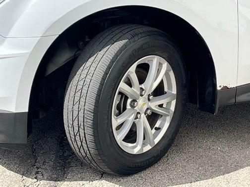 Summit White 2017 Chevrolet Equinox LT