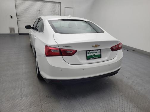 Summit White 2024 Chevrolet Malibu FWD 1LT