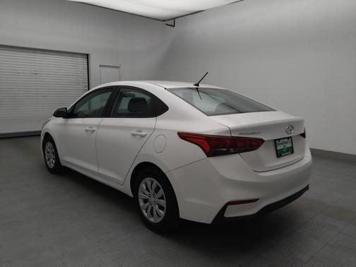 Frost White Pearl 2021 Hyundai Accent SE